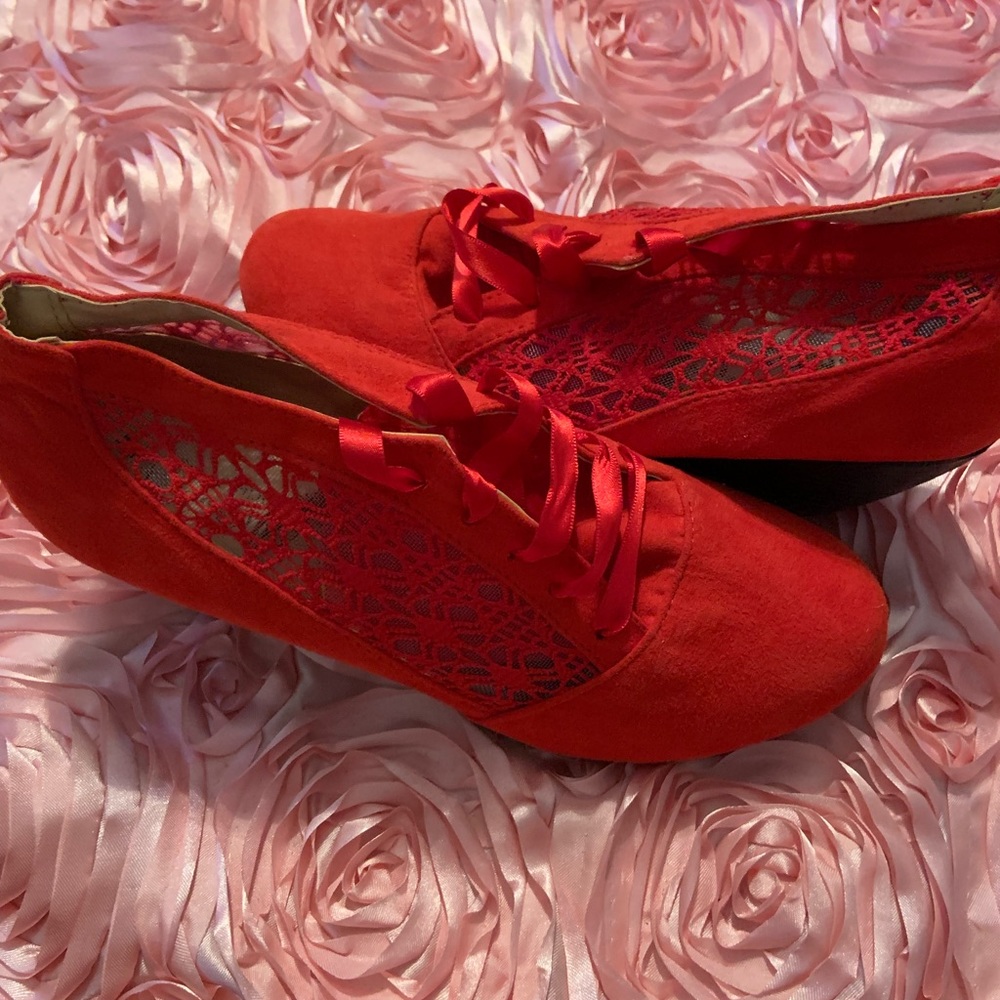 Red booties - Picture 2 of 3